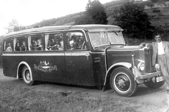 Autobus Meier Ausflug nach Mespelbrunn 1934 Autobus Meier Ausflug nach Mespelbrunn 1934