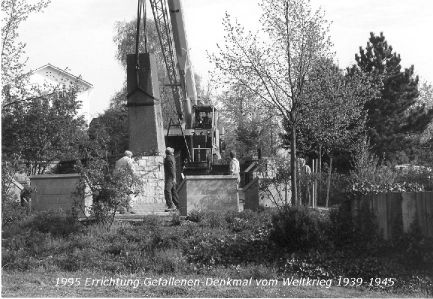 Verlegung des Gefallenen-Denkmals 1995