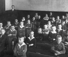 JG 1918 Knabenschule Schweinheim Kommunionklasse