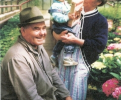 Syndikus Wilhelm 06 mit Ehefrau und Enkeltochter Anna 2000