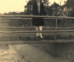 Weigand Regina auf der alten Hensbachbrücke 1950