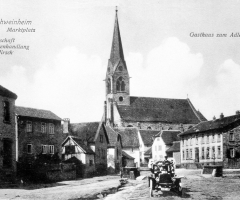 Marienstr Dorfplatz mit Schnauferl