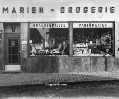 Marienstr Drogerie Brunner Schaufensterfront