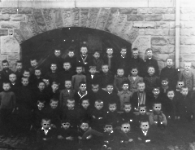 JG 1915/16/17 mit Lehrer Hermann Mehrlich