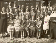 JG 1924/25 Mädchen 7. Klasse mit Sr. Lucina