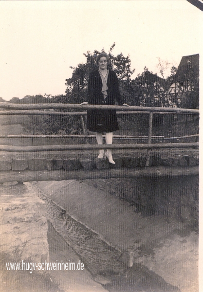 Weigand Regina auf der alten Hensbachbrücke 1950