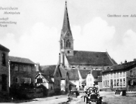 Marienstr Dorfplatz mit Schnauferl