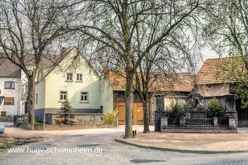 Ebersbacher Str Neues Kriegerdenkmal