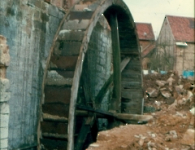 Dorfmühle 1977 Abriss 08 Mühlrad